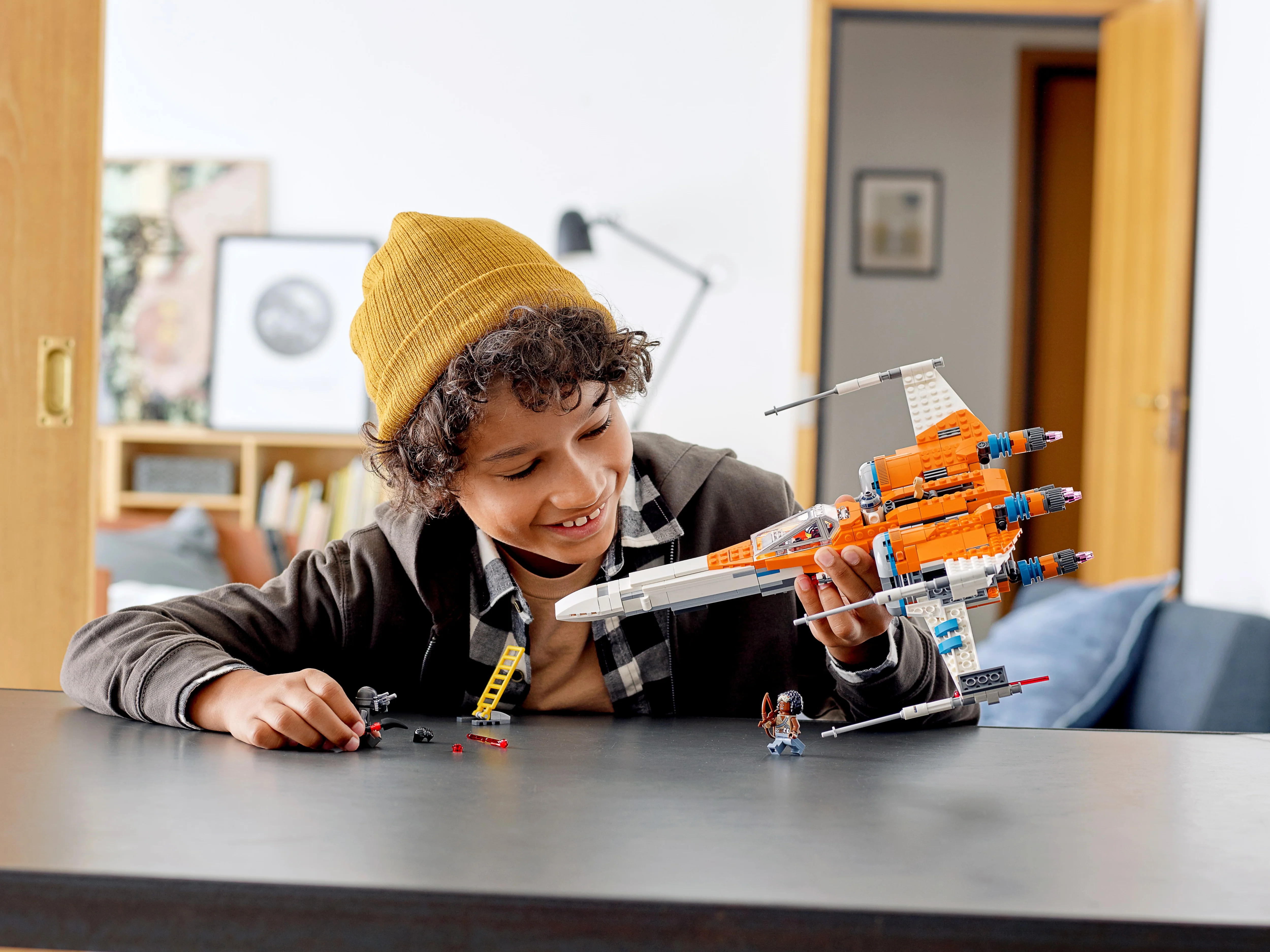 Poe Dameron's X-Wing Fighter - Image 8