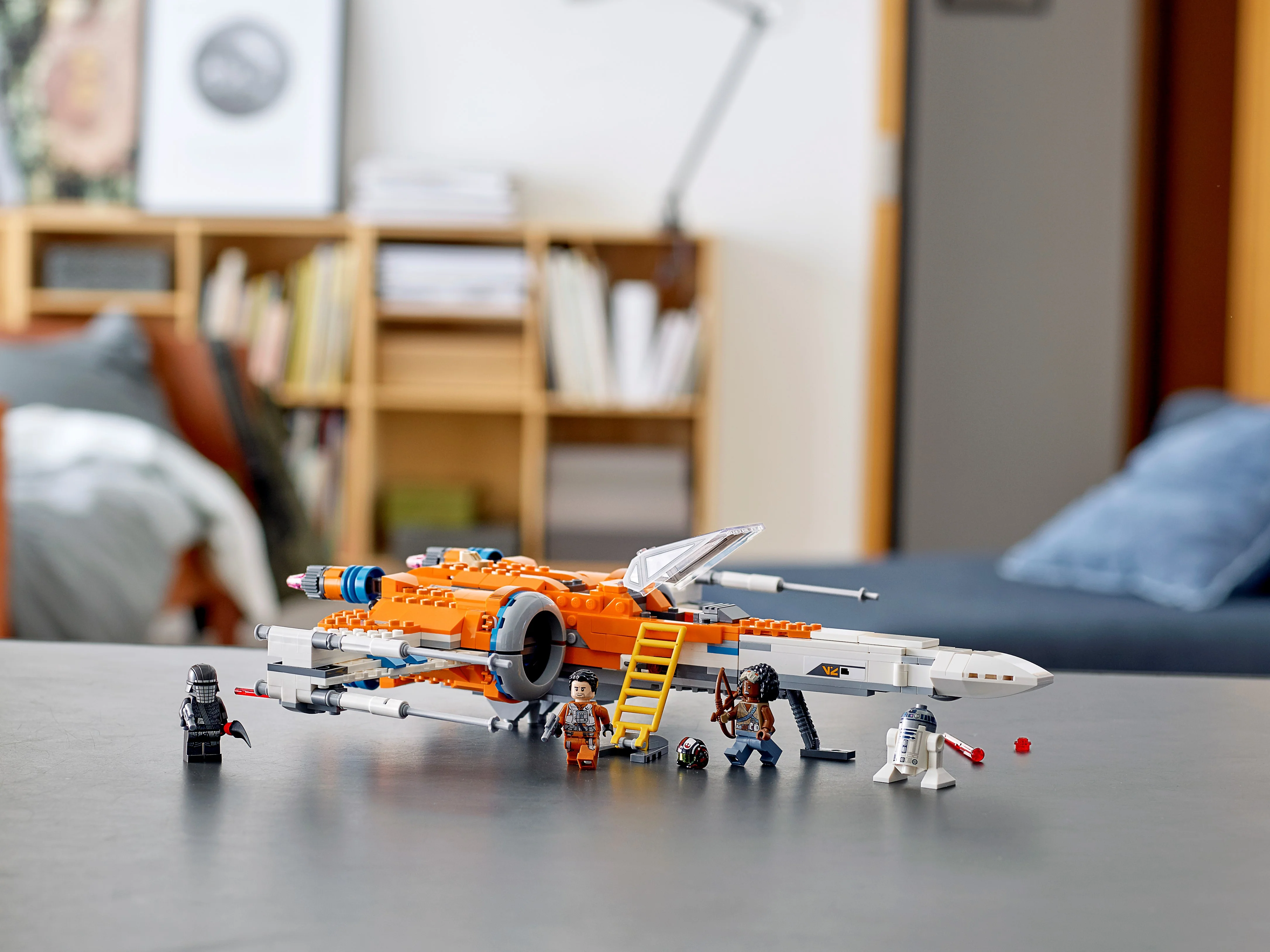 Poe Dameron's X-Wing Fighter - Image 9