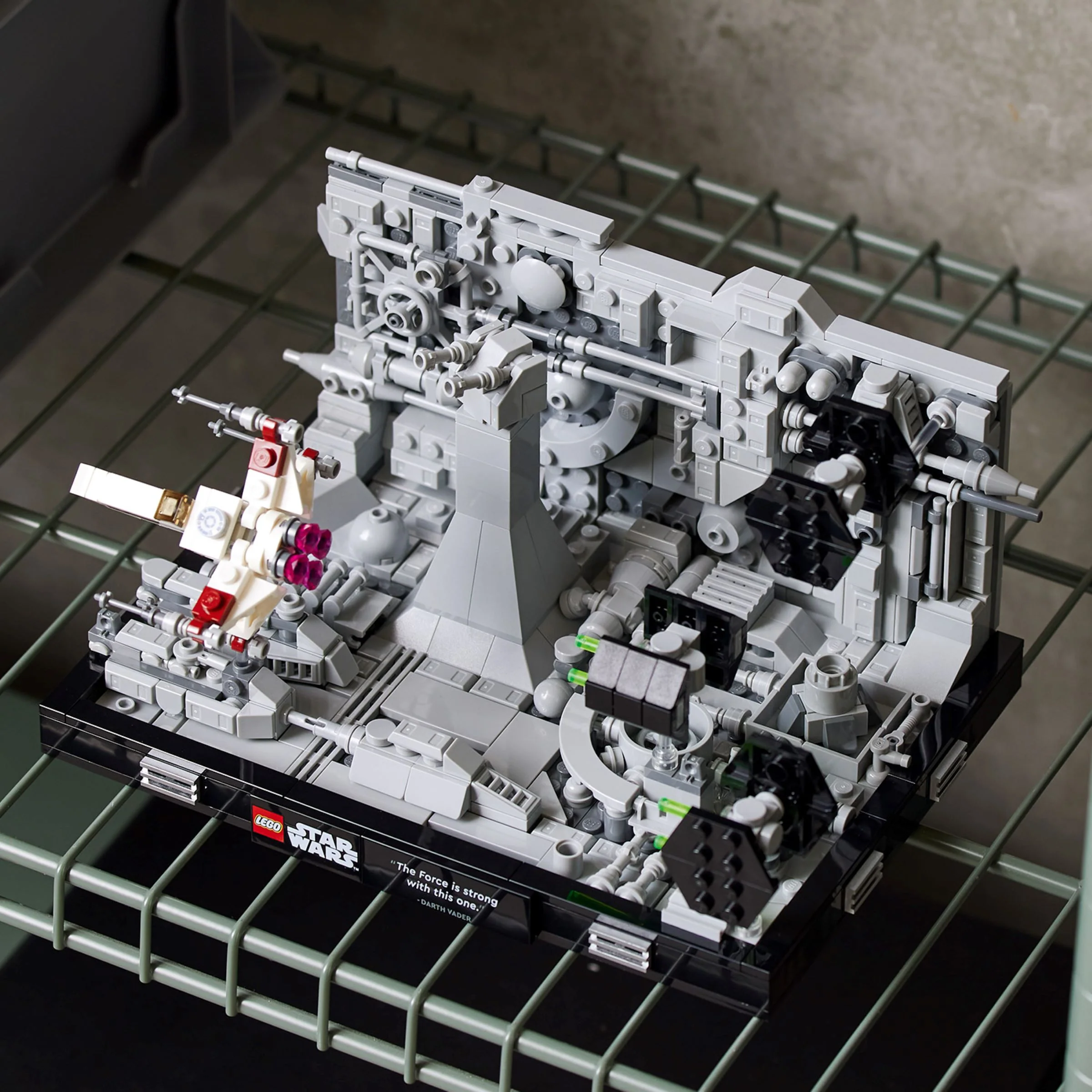 Death Star™ Trench Run Diorama - Image 7