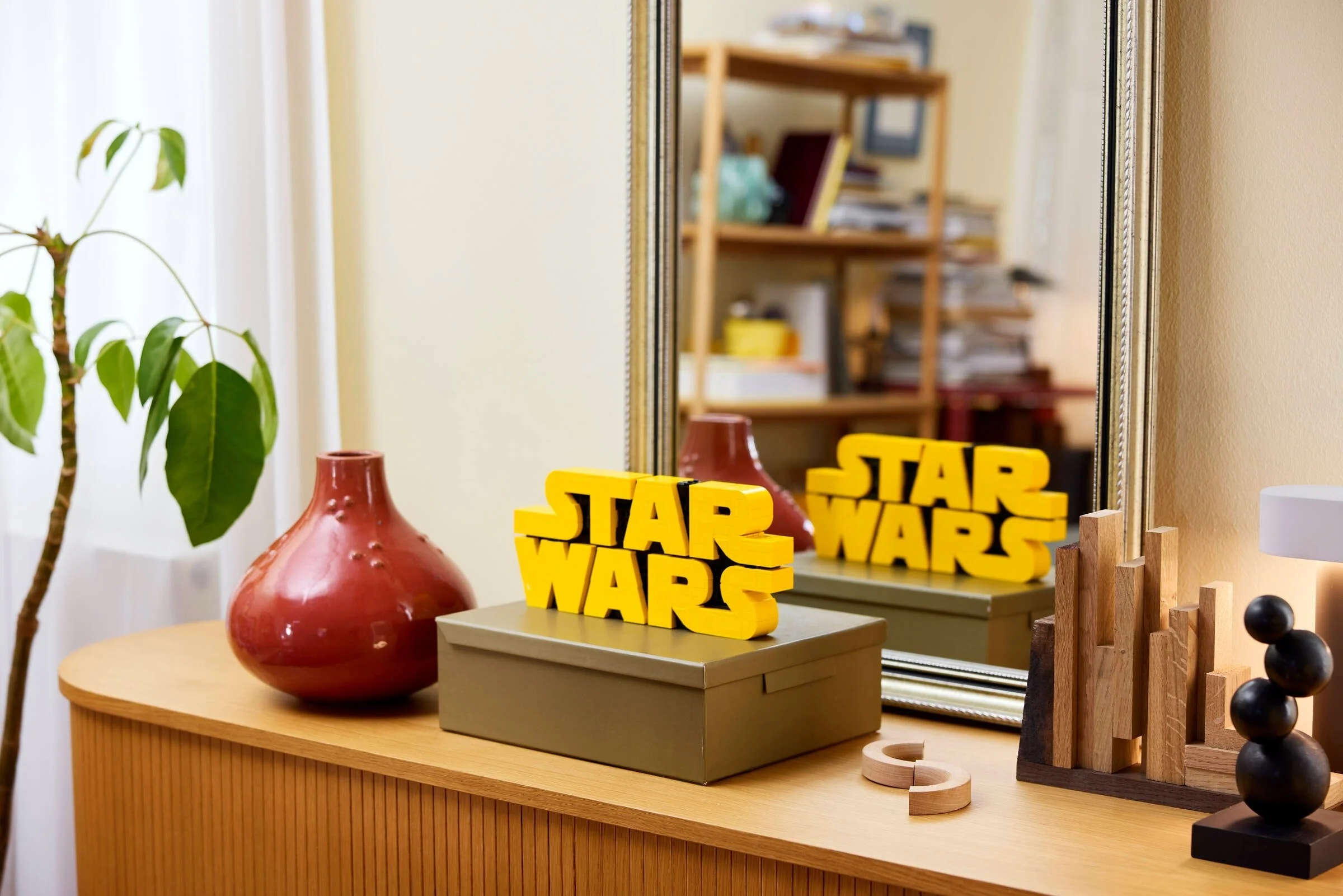 Brick-Built Star Wars™ Logo - Image 8