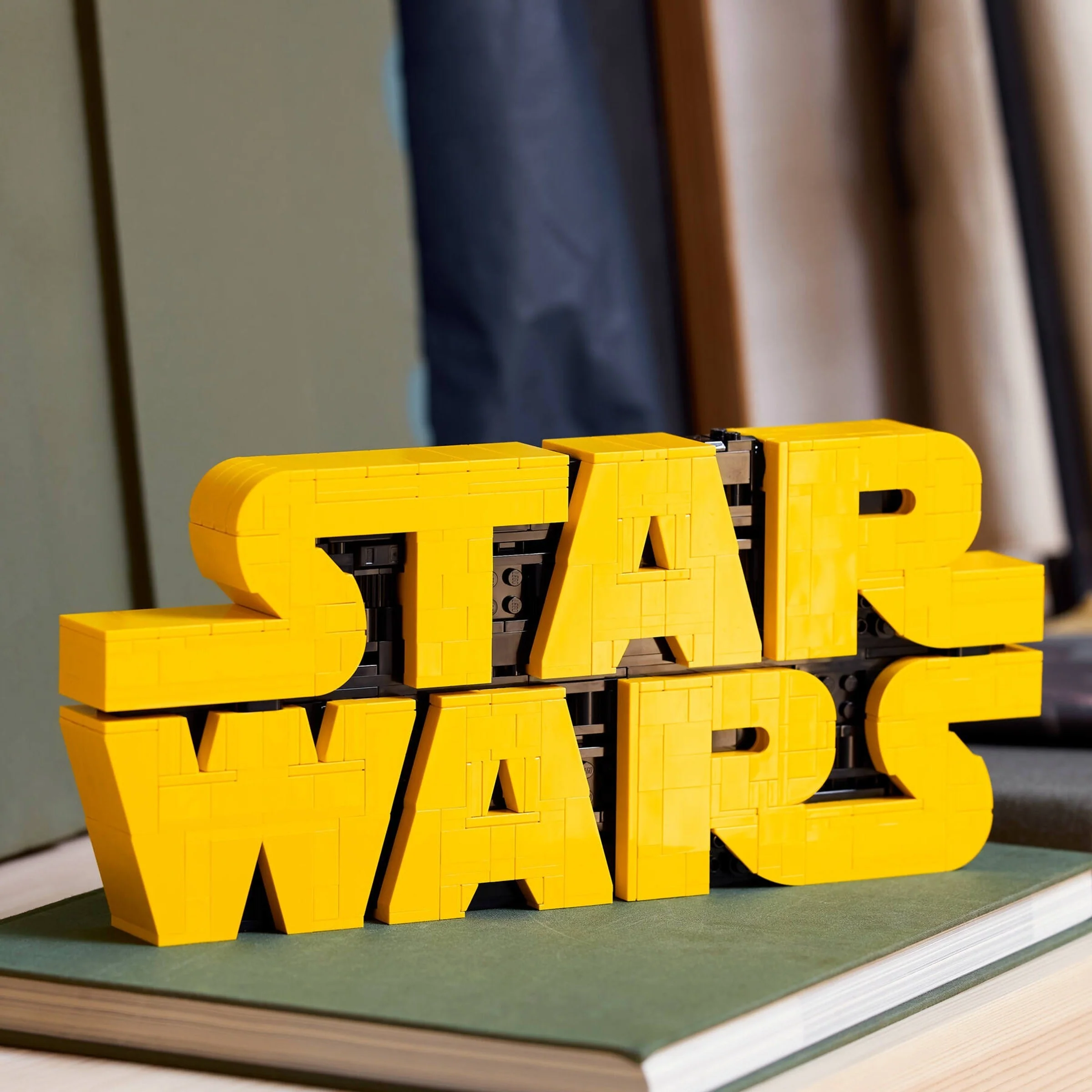 Brick-Built Star Wars™ Logo - Image 9