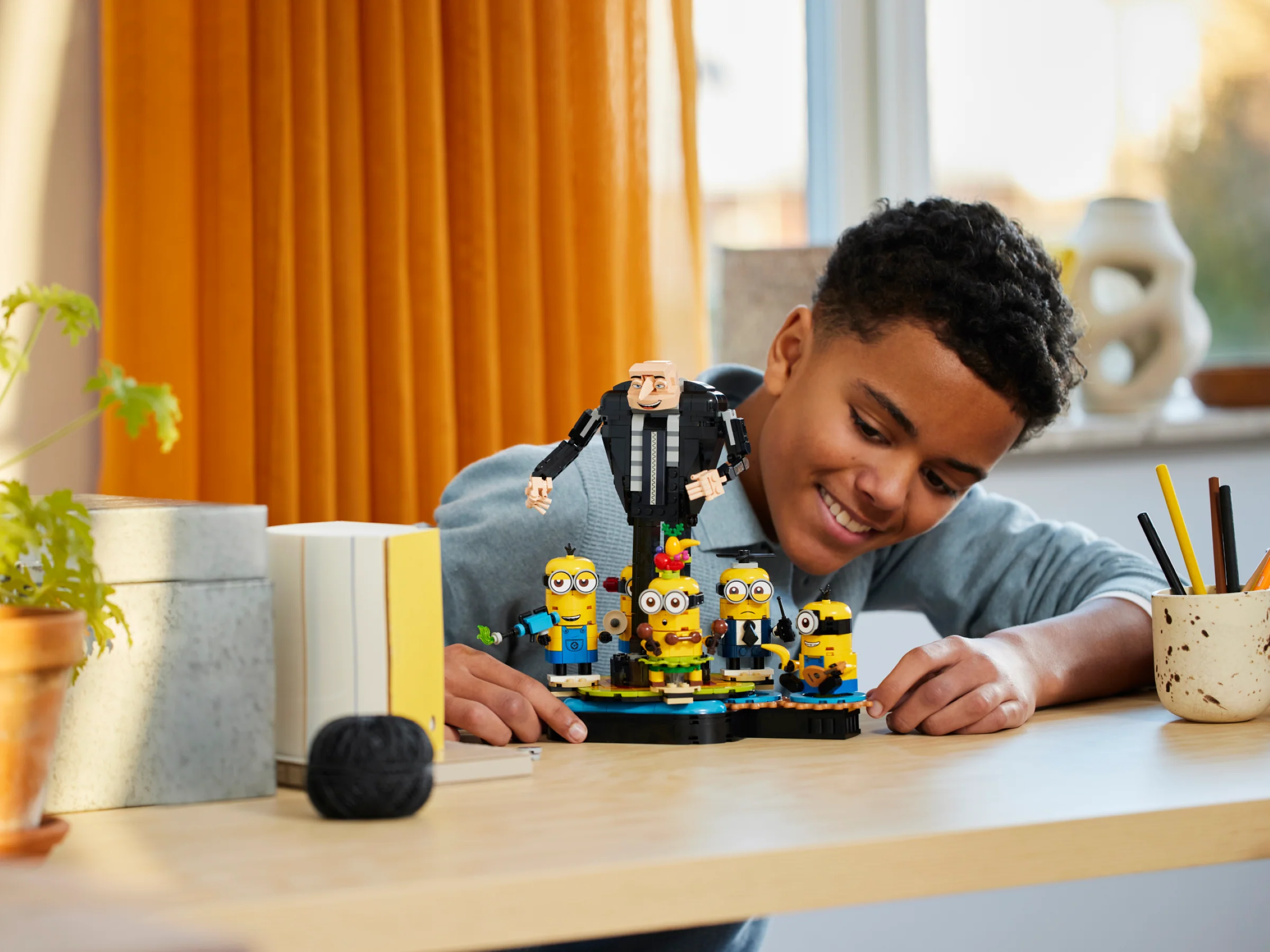 Brick-Built Gru and Minions - Image 5