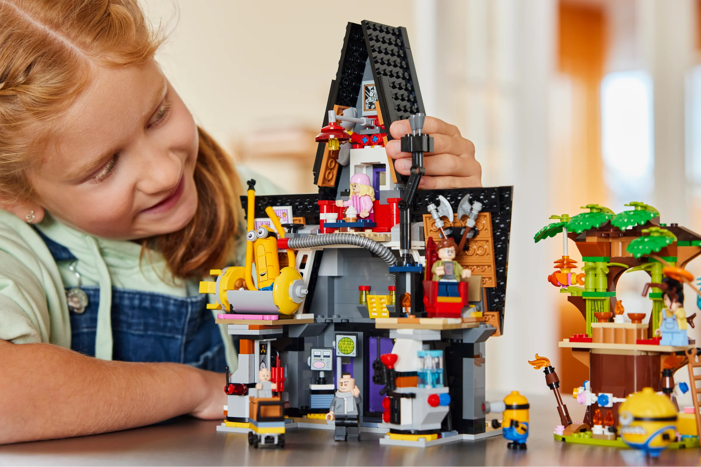 Minions and Gru's Family Mansion - Image 9