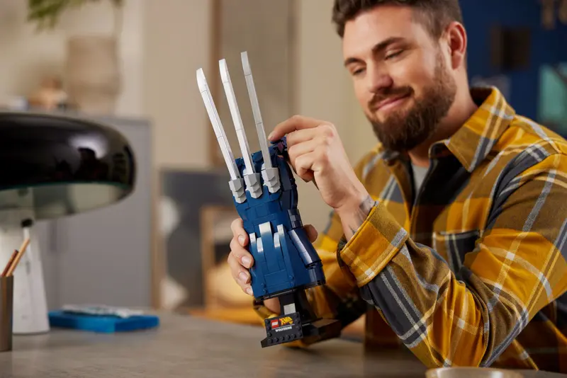 Wolverine's Adamantium Claws - Image 7