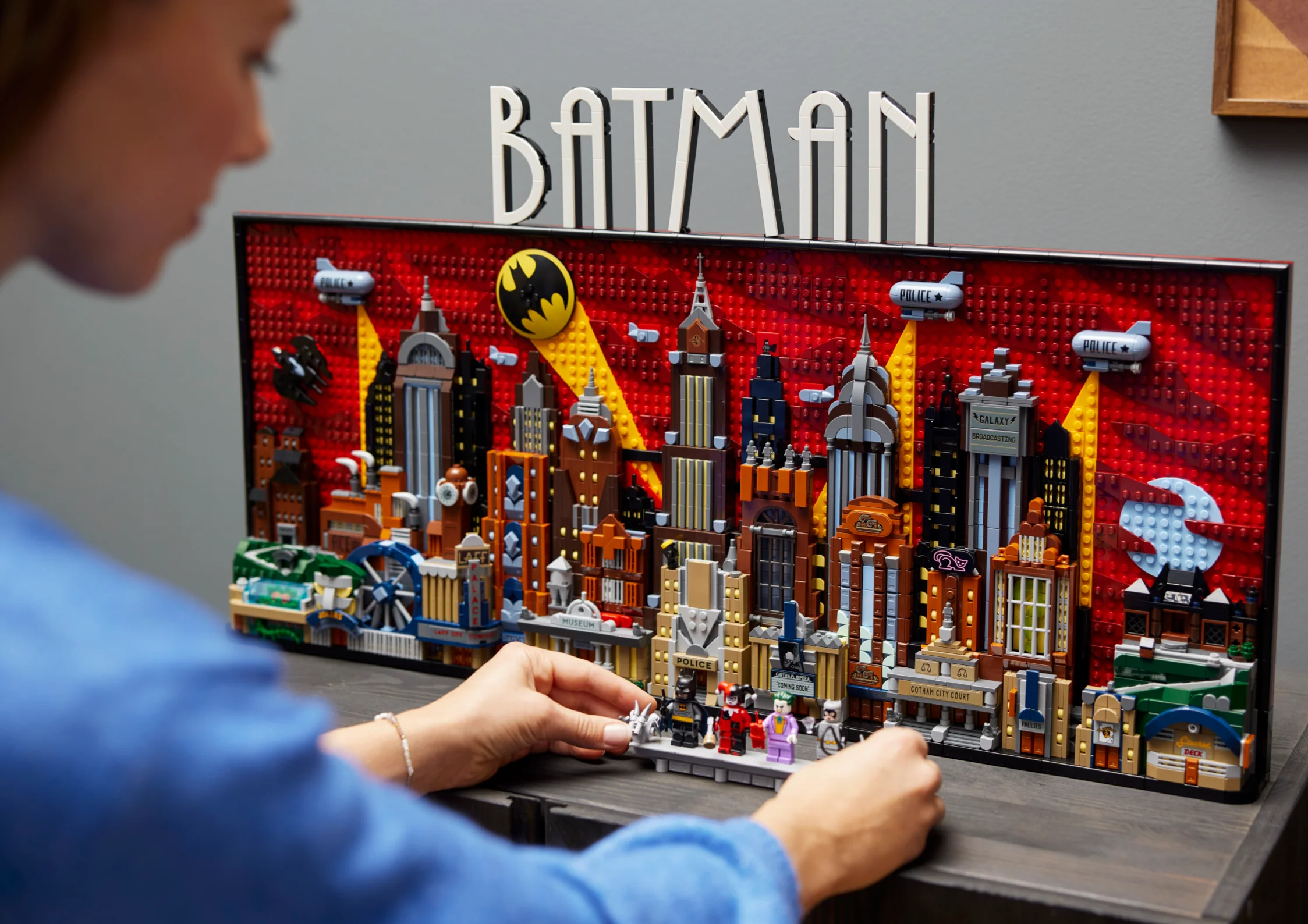 Batman: The Animated Series Gotham City - Image 9