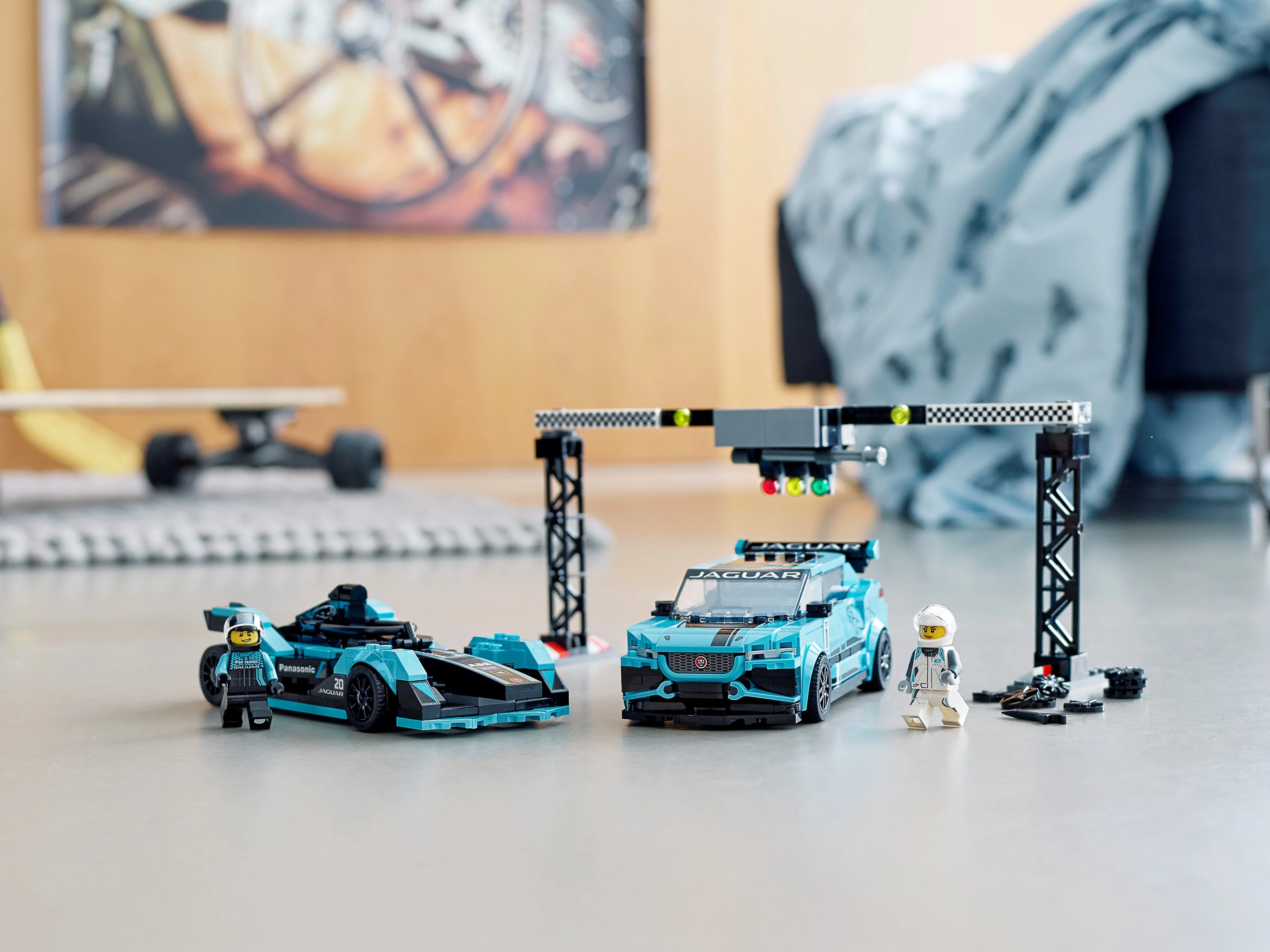 Formula E Panasonic Jaguar Racing GEN2 Car & Jaguar I-PACE eTROPHY - Image 8