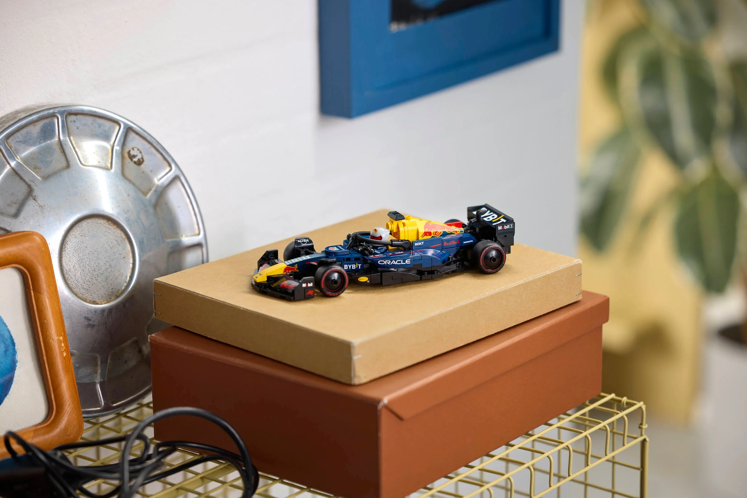 Oracle Red Bull Racing RB20 - Image 10