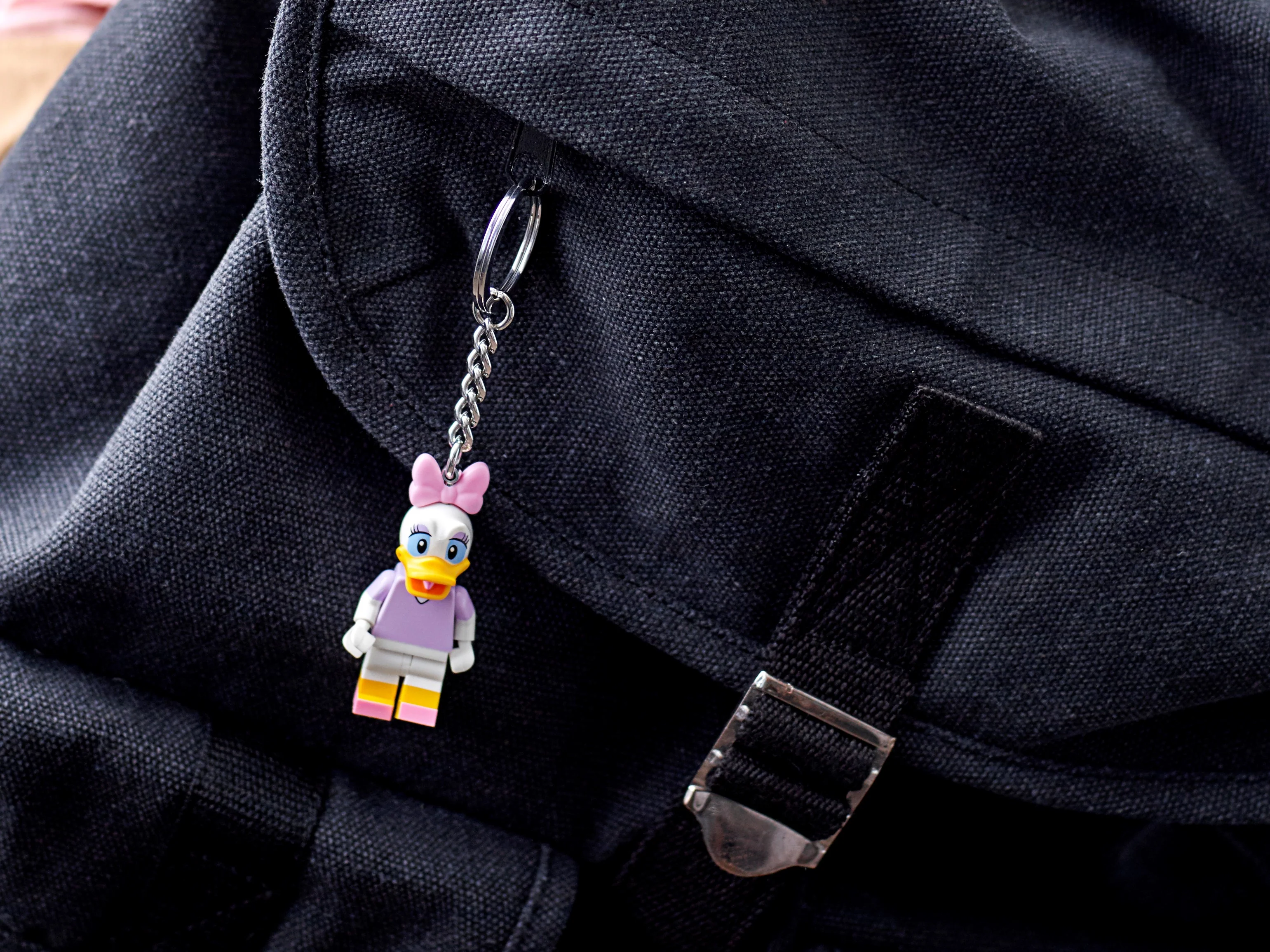 Daisy Duck Key Chain - Image 3